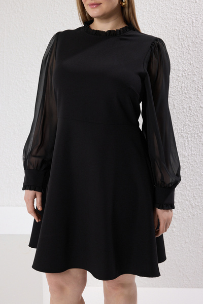 Trendyol Curve Czarna sukienka midi z szyfonu z rękawami i tkana w dużym rozmiarze TBBAW24AH00049