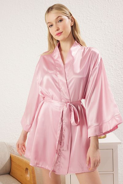 Trendyol Collection Rosafarbener, einfarbiger, gewebter Satin-Morgenmantel aus 100 % Polyester THMSS25SB00001