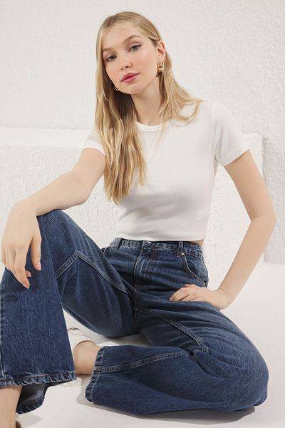 Trendyol Collection Premium Ecru Flexible Viscous Fabric - Crop Crew Neck Blouse Twoss23Bz00198