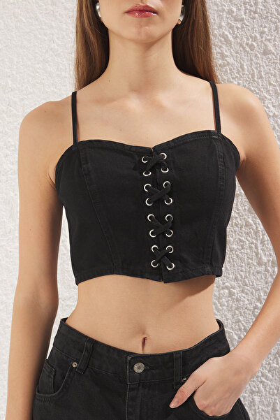 Trendyol Collection Black Bird Eye Detail šněrování Srdce Neck Fitted Crop Denim Bustier Twoss23Bs00010