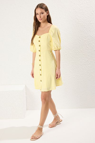 Trendyol Collection Gelbes A-Linien-Minikleid mit Ballonärmeln TWOSS20EL2314