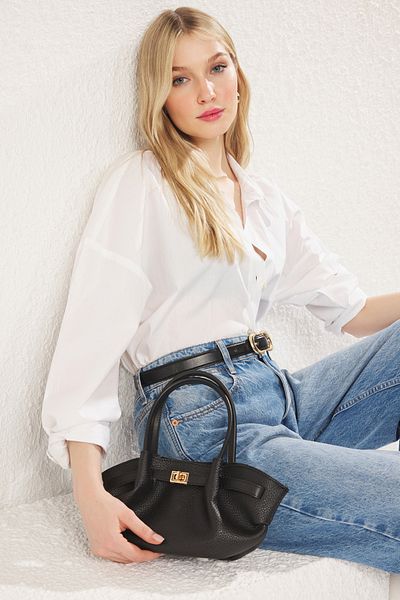TRENDYOL SHOES Fekete keresztpántos kézi és vállas mini várostáska TWOSS25OC00003