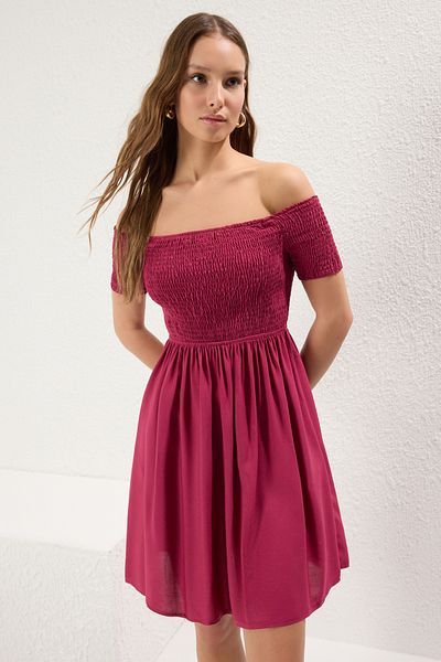 Trendyol Collection Φούξια ίσιο στρίφωμα μέσης που ανοίγει Gipeli Mini υφαντό φόρεμα TWOSS25EL00301