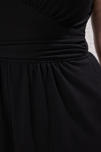 Trendyol Curve Black Bag - Stylish and Convenient