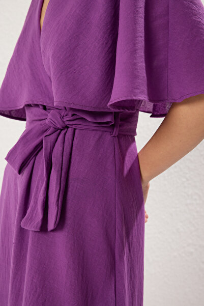 Trendyol Collection Fioletowa sukienka midi z dwurzędowym dekoltem w kształcie litery A, z lnianego materiału Twoss25El00124