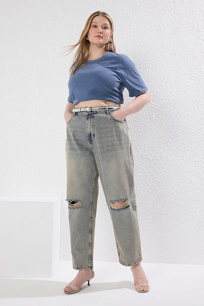 Trendyol Curve Blaue, zerstörbare, detaillierte Mom-Fit-Jeans mit hoher Taille TBBSS23CJ00019