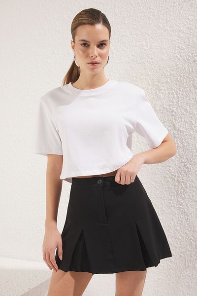 Trendyol Collection Černá tkaná skládaná kraťasová sukně TWOAW24SR00000
