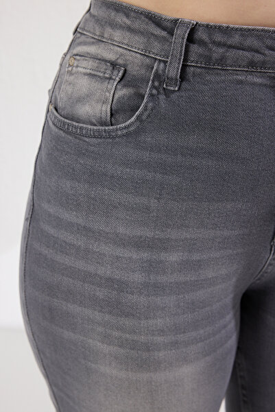 Trendyol Curve Γκρι Υψηλής Μέσης Ρηχά Λεπτά Τζιν TBBSS22JE0187