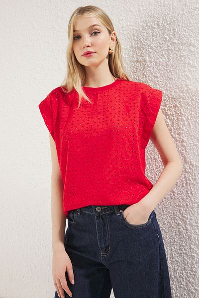 Trendyol Collection Rotes Strick-T-Shirt mit entspannter Passform – TWOSS25TS00089