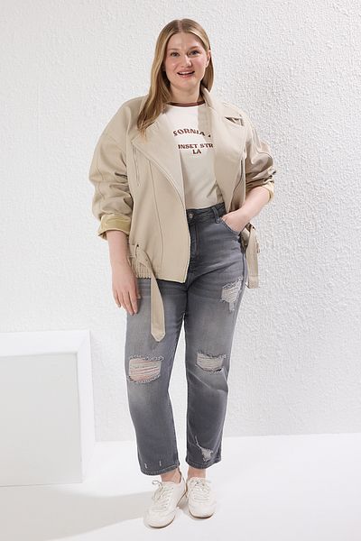 Trendyol Curve Beige Jackenmäntel mit niedrigen Ärmeln und Übergröße in Übergröße TBBSS25AW00003