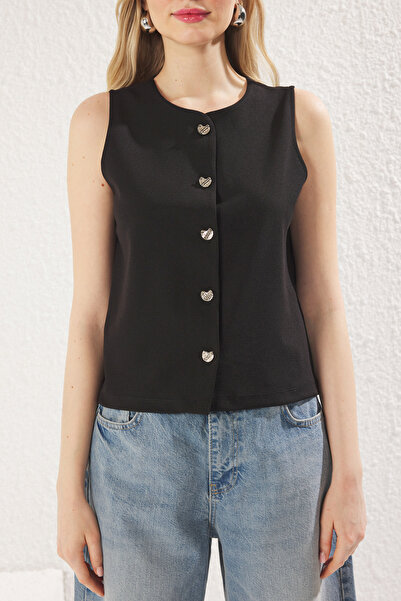 Trendyol Collection Черна плетена жилетка с нулев ръкав и копче със сърце, стандартна/нормална кройка Twoss25Ye00033