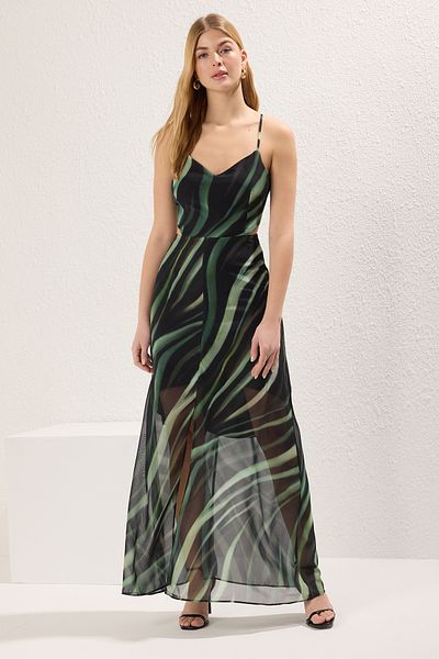 Trendyol Collection Zelené vzorované vystřižené / setrvačníkové maxi tkané šaty TWOSS20EL1270