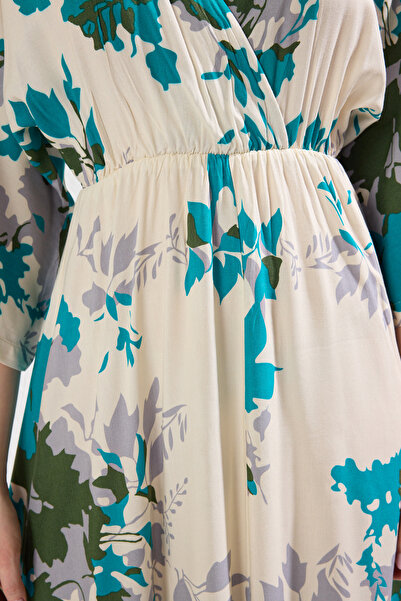 Trendyol Collection Біла квітчаста ткана сукня А-силуету з двобортною горловиною міді DWOSS24EL00913