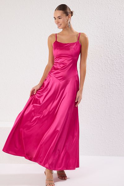 Trendyol Collection Φούξια κομμένο σατέν πλεκτό κομψό βραδινό φόρεμα & φόρεμα επιστροφής στο σπίτι TPRSS25AE00068