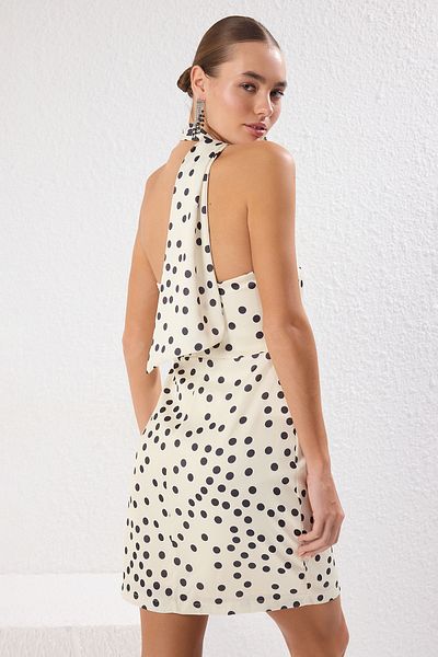 Trendyol Collection Mehrfarbiges, gepunktetes, kurzes, schickes Kleid aus gewebtem Satin TPRSS25EL00242