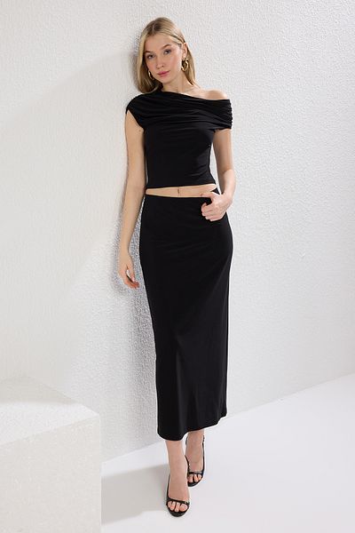 Trendyol Collection Black Knitted Suit with Asymmetrical Neckline and Drape Detail - Flexible Body Sitting Twoss25Au00003