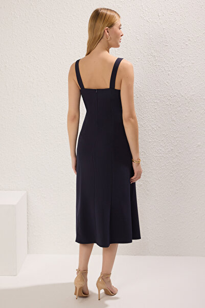 Trendyol Collection Marineblaues, gerades, gewebtes Midikleid in A-Linie TWOSS25EL00287