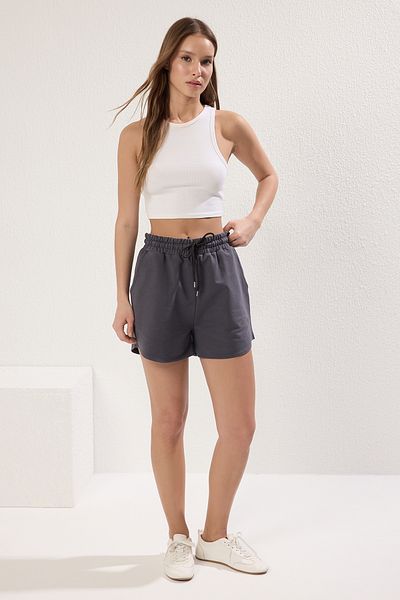 Trendyol Collection Anthrazitfarbene, bestickte, gerade kurze Shorts und Bermuda TWOSS25SR00041