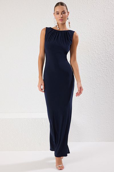 Trendyol Collection Marineblaues, gerades, drapiertes, gewebtes, sandfarbenes Maxi-Abendkleid und Heimkehrkleid