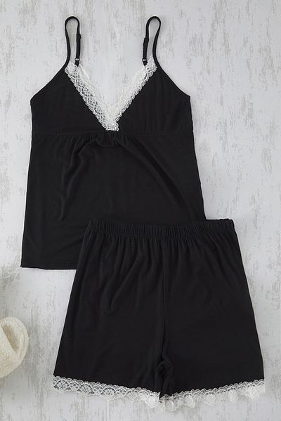 Trendyol Curve Schwarzes Viskose-Strick-Pyjama-Set mit V-Ausschnitt und Spitzendetail TBBSS25AI00036