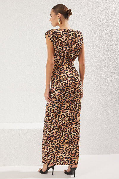 Trendyol Collection Vícebarevné rovné rovné střihy vycpané tkané Maxi večerní šaty a šaty pro návrat domů