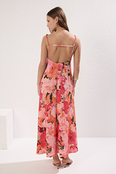 Trendyol Collection Pletené maxi šaty s vícebarevným květinovým potiskem, nastavitelná ramínka A-Line Twist/Texture TWOSS24EL00060