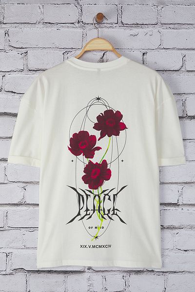 Trendyol Collection Ecrufarbenes, übergroßes Baumwoll-T-Shirt mit Blumendruck – Doppelärmel TMNSS25TS00112