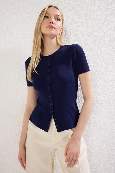 Marineblaue schmale Bluse mit Rundhalsausschnitt TWOSS25BZ00300