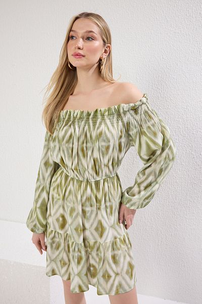 Trendyol Collection Πράσινη φλοράλ φούστα που ανοίγει στη μέση Guipeli Mini Woven Φόρεμα TWOSS25EL00492