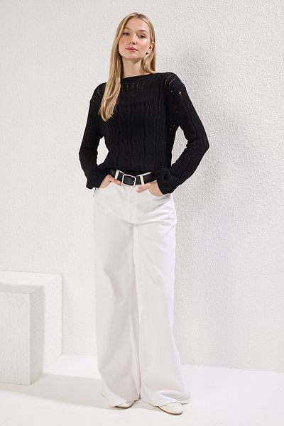 Trendyol Collection Pulover negru din tricotaje ajurate cu gât roșu TWOSS25KZ00004