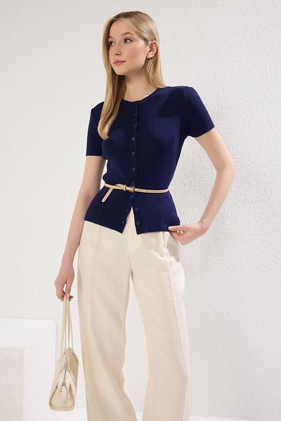 Trendyol Collection Námořnická modrá úpletová tenká halenka s výstřihem TWOSS25BZ00300