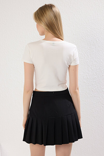 Trendyol Collection Πλεκτό μπλουζάκι Ecru Slogan Crop Fitted - TWOSS25TS00037