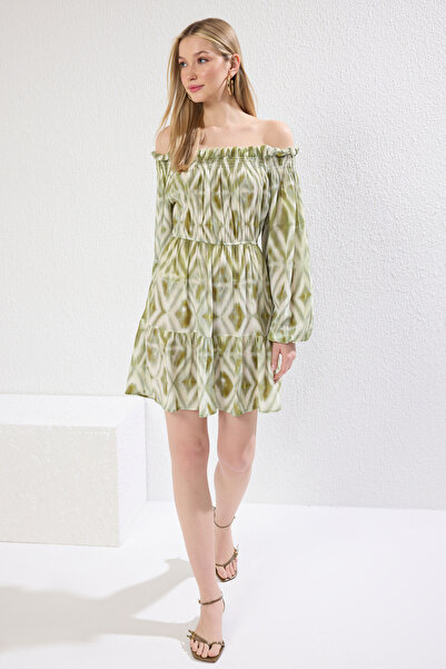 Trendyol Collection Πράσινη φλοράλ φούστα που ανοίγει στη μέση Guipeli Mini Woven Φόρεμα TWOSS25EL00492