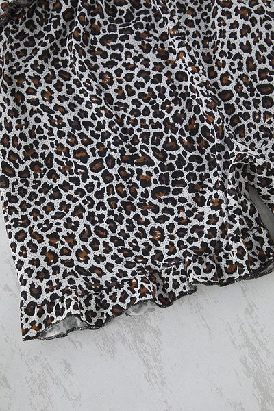 Trendyol Curve Mehrfarbiges Pyjama-Set mit Leopardenmuster und gestrickten Rüschendetails TBBSS22PT0564