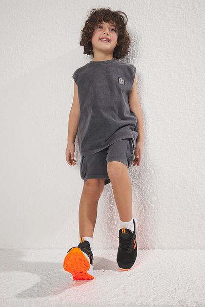 TRENDYOL SHOES Schwarzer Schnür-Neon-Sneaker mit detaillierter leichter Sohle für Jungen und Kinder TAKSS25SN00026