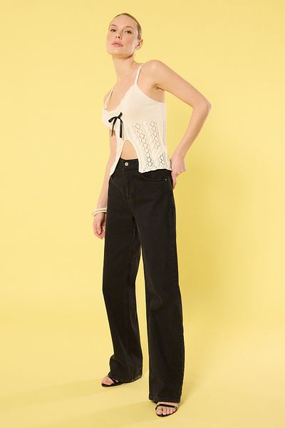 Trendyol Collection Strickbluse mit Knochenband und detaillierten Trägern TWOSS25BZ00188