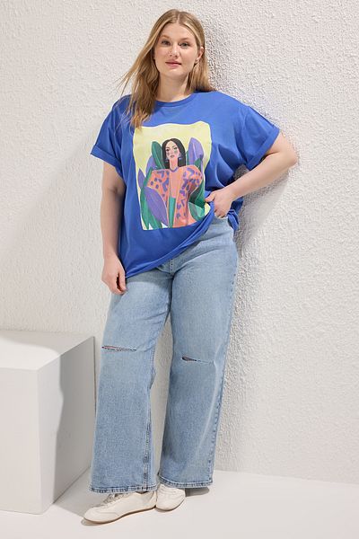 Trendyol Curve Plus Size Saks Kolorowa bawełniana koszulka z nadrukiem - Tbbss25Bf00041