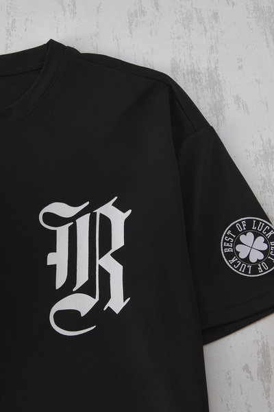 Trendyol Collection Σετ αθλητική φόρμα με θέμα το Black College Oversize/Wide Cut Jersey Fabric TMNSS25EM00005