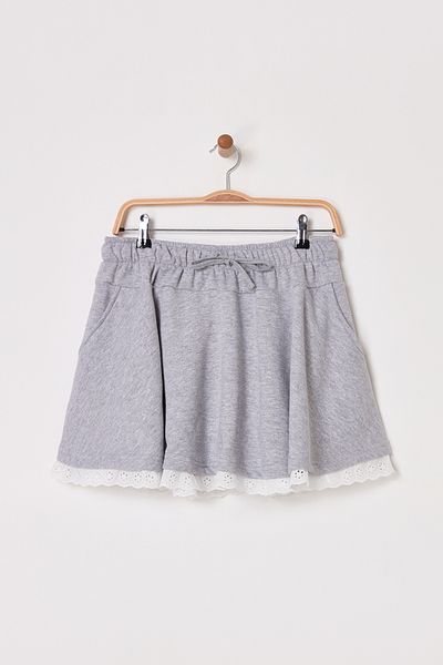 Trendyol Collection Grauer Melange-Minirock mit Rüschen – Spitzendetail, TWOSS25ET00087