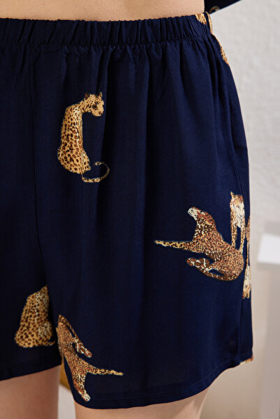 Trendyol Collection Tkané pyžamové šortky s tmavě modrým tygřím vzorem THMAW21PT0340