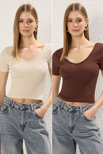 Trendyol Collection Braun-Beige, 2er-Pack, V-Ausschnitt, kurze Ärmel, gerippte, dehnbare Strickbluse TWOSS25BZ00288
