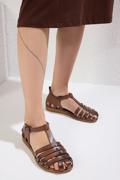 TRENDYOL SHOES Hellbraune Bodrum-Sandalen mit flachem Absatz für Damen TAKSS25SD00022