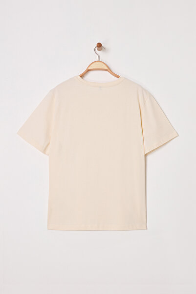 Trendyol Curve Μπλουζάκι με λαιμόκοψη σε μεγάλο μέγεθος μπεζ κεντημένο με λουλούδια - TBBSS25BF00024