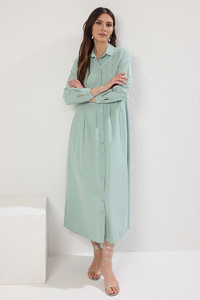 Trendyol Modest Khakifarbenes, plissiertes, detailliertes, gewebtes Hemdkleid aus Baumwolle TCTSS25EB00060