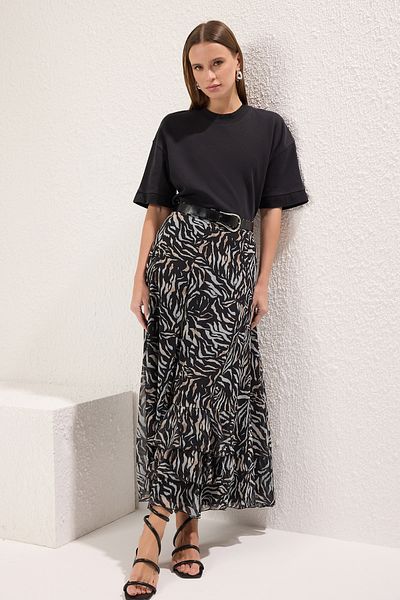 Trendyol Modest Schwarzer gewebter Rock mit Rüschendetails TCTAW25EE00002
