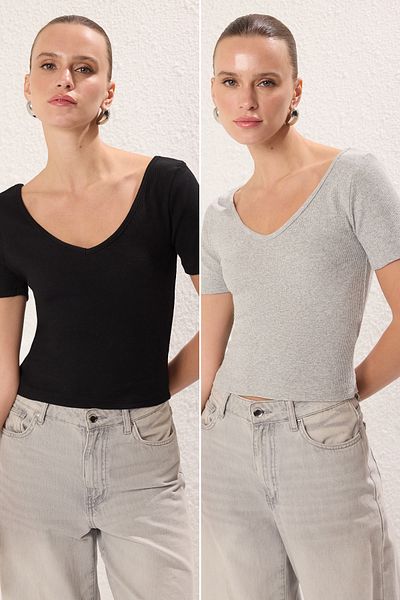 Trendyol Collection Dehnbare Strickbluse mit V-Ausschnitt – Schwarz/Grau, kurze Ärmel, 2er-Pack TWOSS25BZ00288