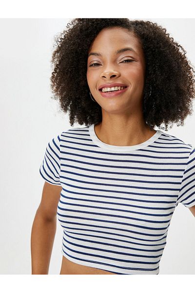 Koton Crop T-shirt με κοντό μανίκι Crew Neck Slim Fit
