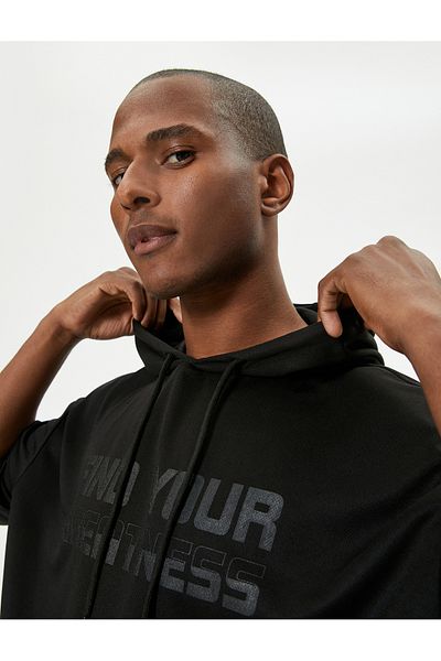 Koton Übergroßes Sport-T-Shirt mit Kapuze und Slogan-Aufdruck, kurzärmelig