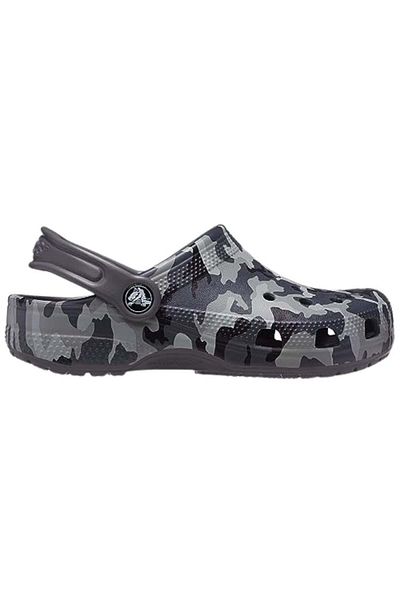Crocs صنادل ونعال كلاسيكية كامو كلوج K 207594-097 للأطفال باللون الأسود
