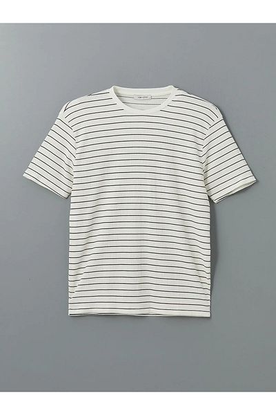 LC Waikiki Ανδρικό μπλουζάκι Vision White Crew Neck με κοντό μανίκι ριγέ χτενισμένο βαμβακερό